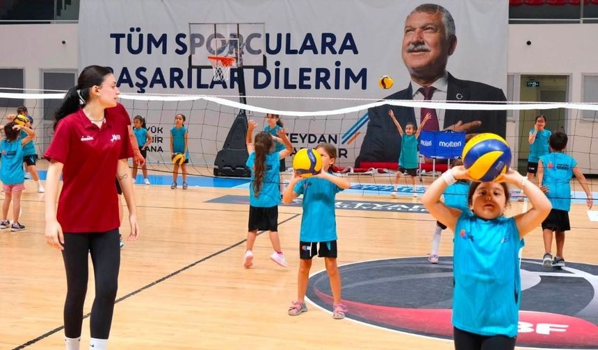 Adana Büyükşehir Belediyesi Yaz Spor Okulları başladı