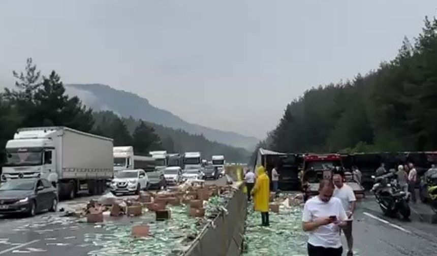 Adana-Pozantı Otoyolu'nda tır devrildi! Adana yönü ulaşıma kapandı