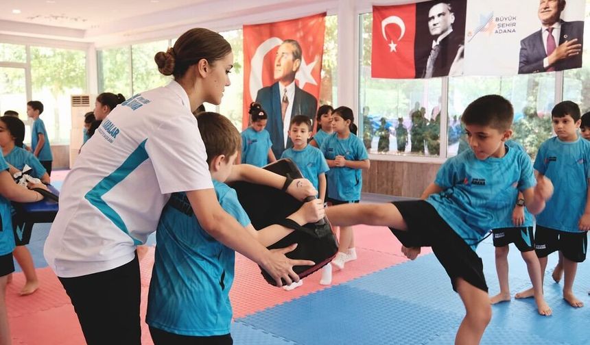Adana’da çocuklar yaz tatilini sporla değerlendiriyor