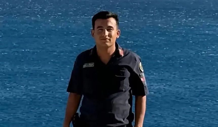 Evinde ölü bulunan uzman çavuş Kozan'da toprağa verildi