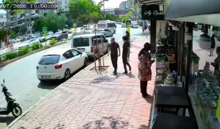 Adana'da genç kadının can verdiği yaya geçidi kazası kamerada!