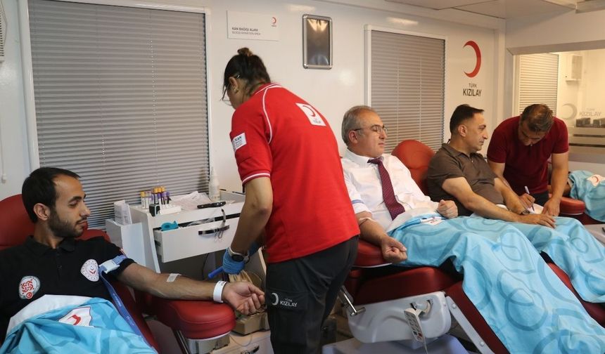 Adana'da muhtarlardan örnek dayanışma! Kan bağışı için tek yürek oldular