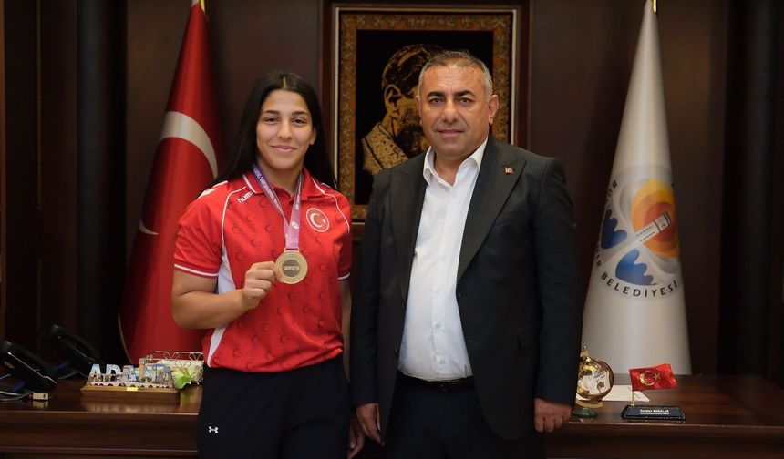 Adana'nın gururu Elif Şevval Kurt’a Büyükşehir’de anlamlı ağırlama