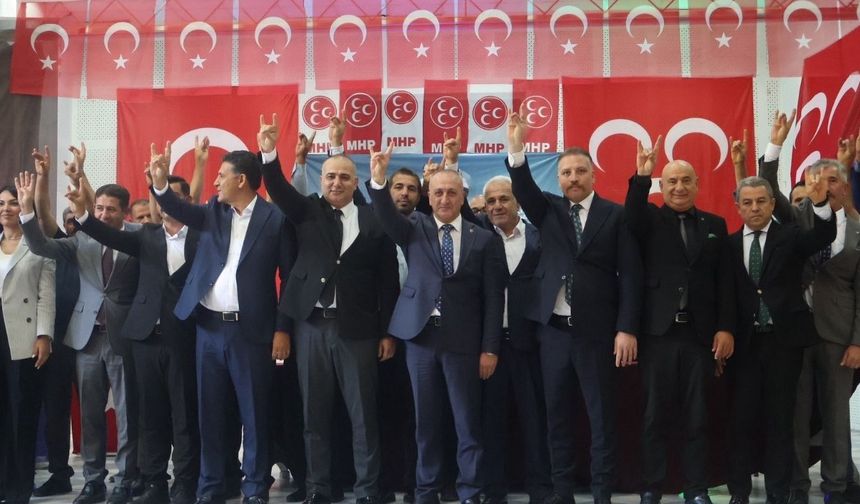 MHP Saimbeyli İlçe Kongresi'nde Mehmet Durmuşoğlu güven tazeledi