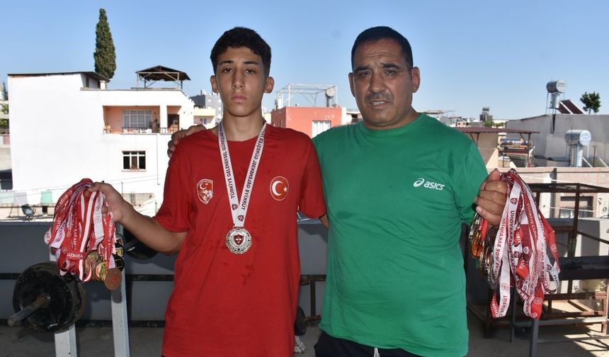 Babası damı spor salonuna çevirdi: Oğlu Türkiye şampiyonu oldu