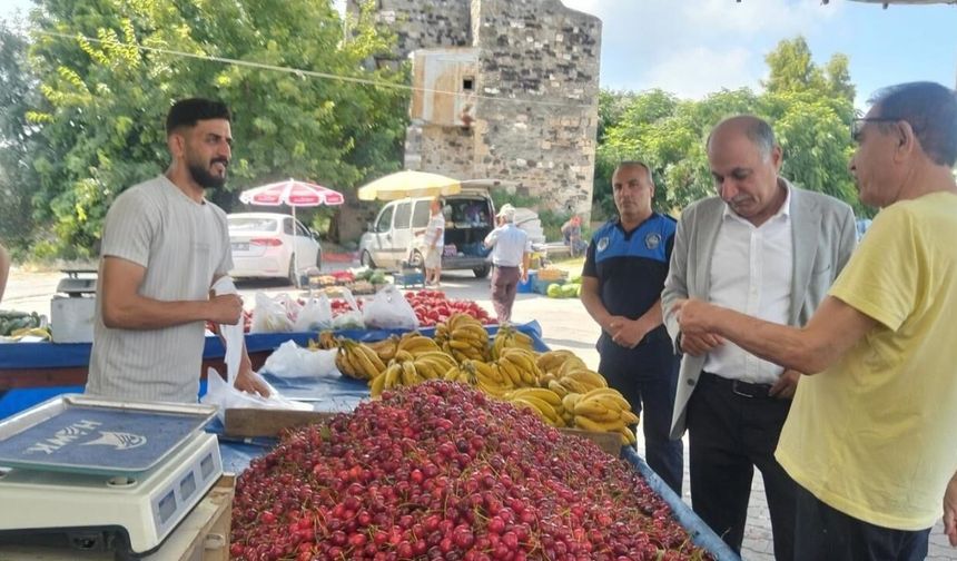 Başkan Altıok sebze pazarında esnaf ve vatandaşlarla buluştu