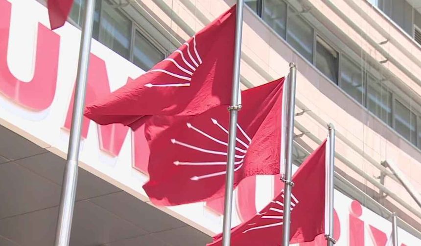 Özgür Özel'in yeni parti kararı sonrası CHP Adana'da ilk istifalar geldi