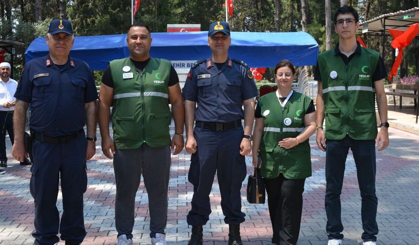 Ceyhan’da 15 Temmuz ruhu: Yeşilay Temsilciliği protokol ile şehitlikte buluştu