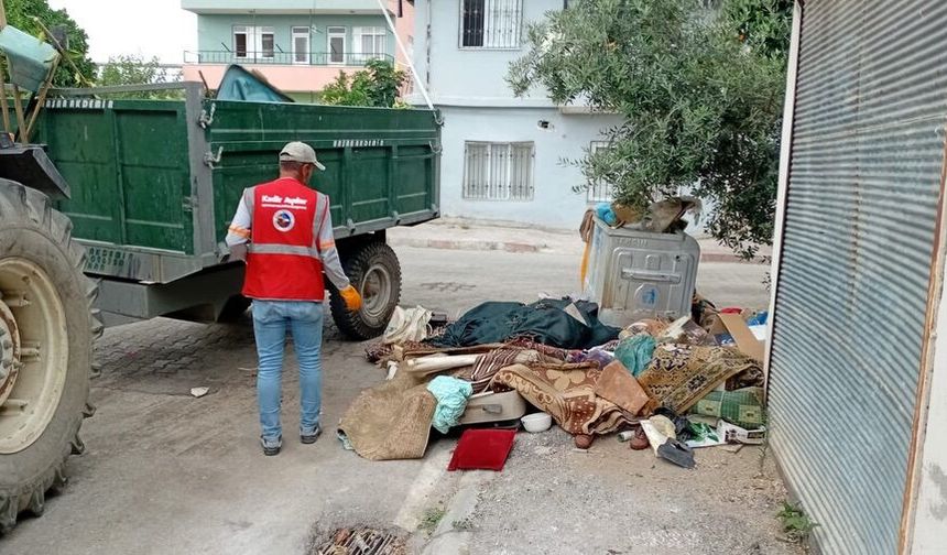 Ceyhan’da temizlik mesaisi: Ekipler daha yaşanabilir bir kent için sahada