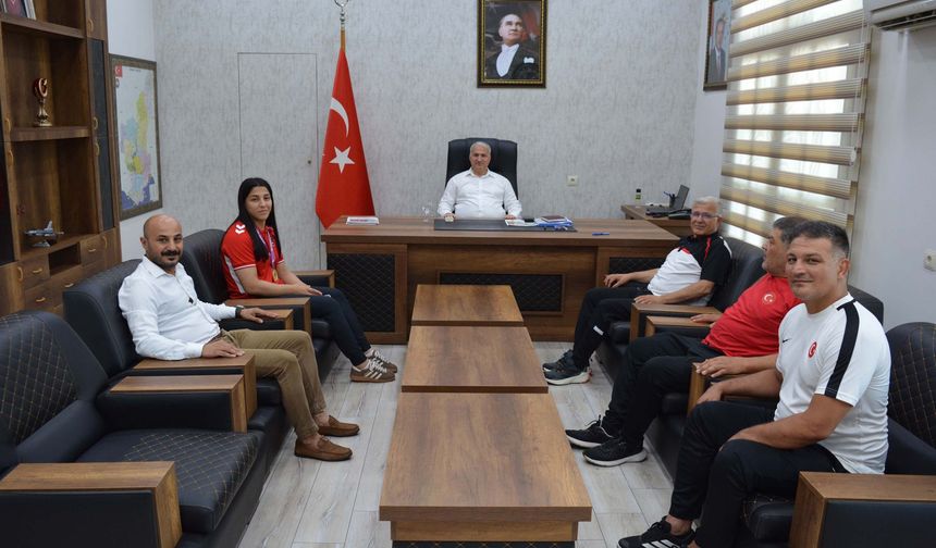 Ceyhan’ın Gururu Elif Şevval Kurt, Kaymakam Kurtyemez’i ziyaret etti