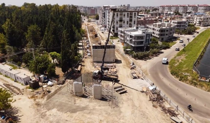 Ceyhan'ın ilk araç üst geçit köprüsünde çalışmalar sürüyor