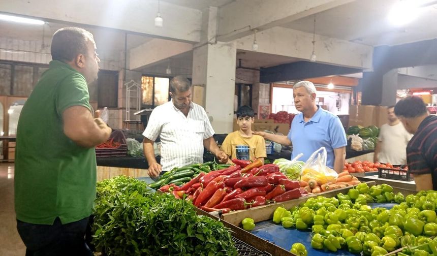 CHP’li Sümer Kocavezir Pazarı’ndan seslendi: "Esnaf da dertli, vatandaş da"