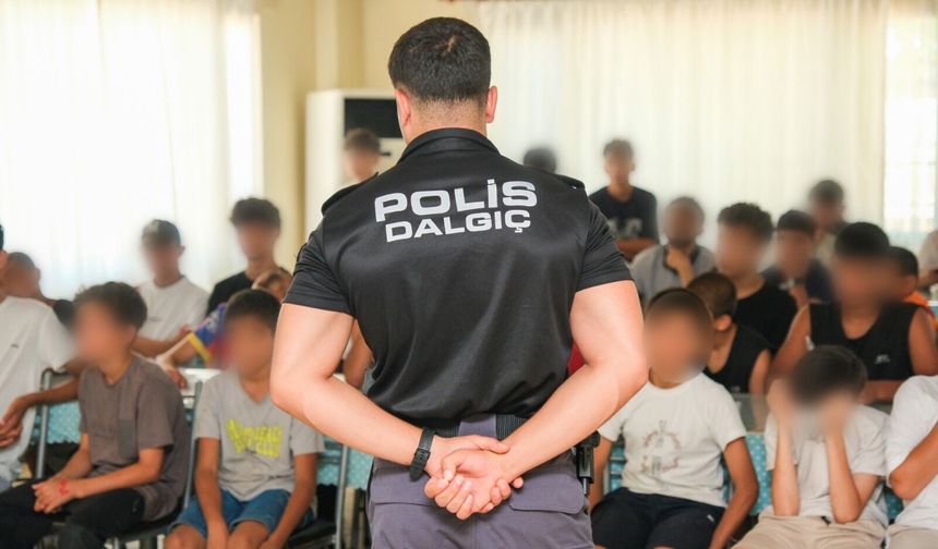 Dalgıç ve Toplum Destekli Polislerden Seyhan'da sosyal koruma mesaisi