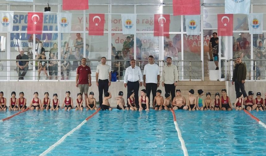 Güngör Geçer, yüzme kurslarının açılışını gerçekleştirdi