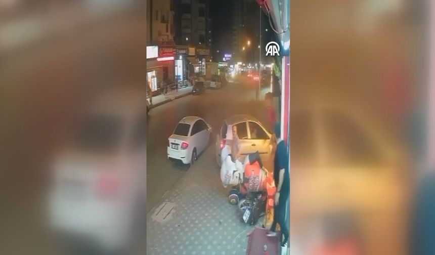 Adana’da otomobil iş yerine daldı! Kadın son anda kurtuldu