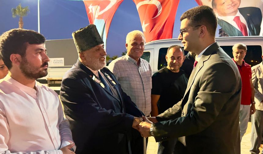 Karataş’ta 15 Temmuz ruhu: Atapark meydanı’nda gurur dolu anma