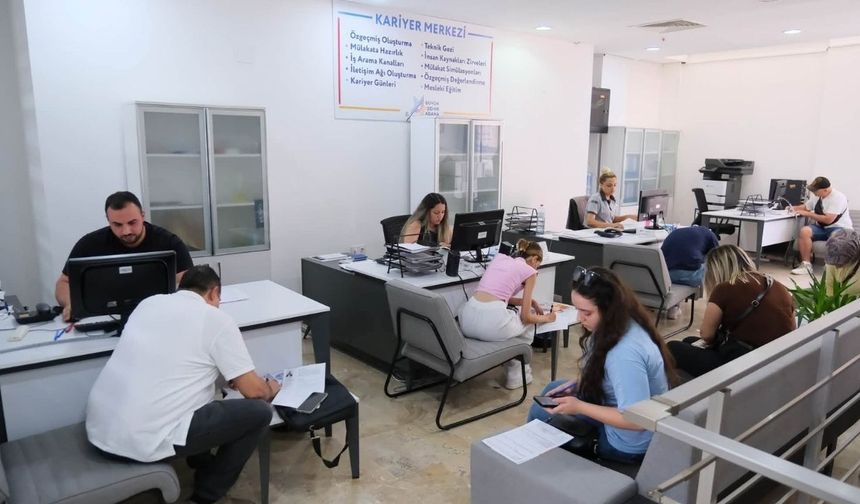 İş arayanlar firmalarla buluştu