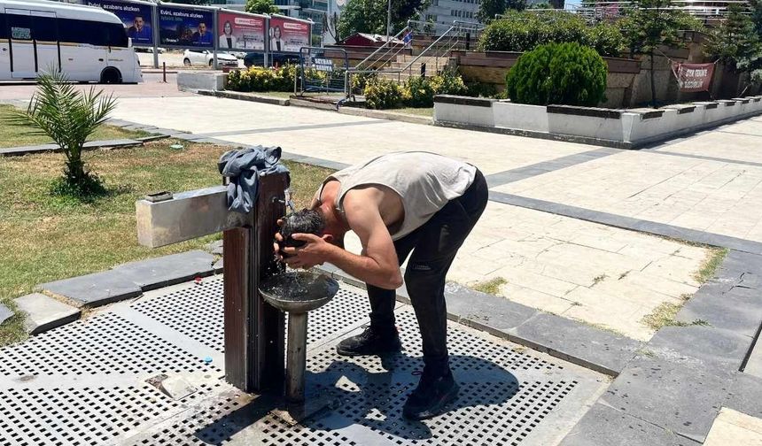 Kavurucu sıcak Adana'yı vurdu: Hissedilen sıcaklık 50 dereceyi buldu