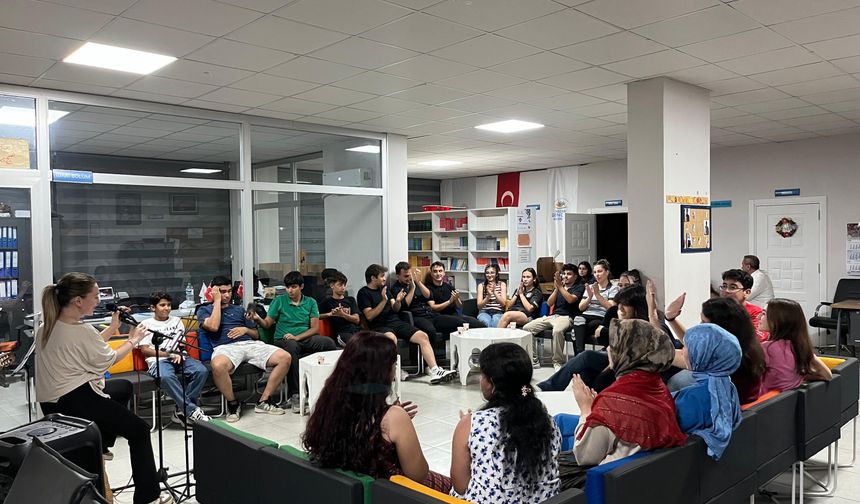 Kozan Gençlik Merkezi’nde müzik şöleni