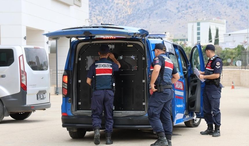 Kozan'da iki firari hükümlü JASAT operasyonuyla yakalandı