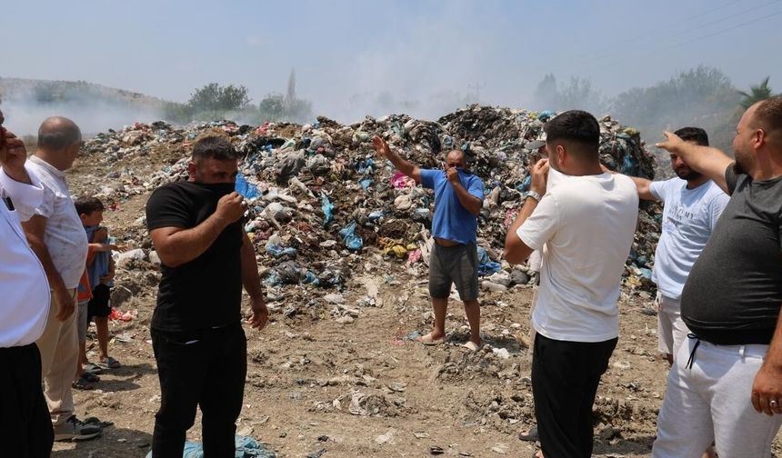 Kozan'da mahalleli isyan etti! "30 yıldır bu çileyi çekiyoruz"