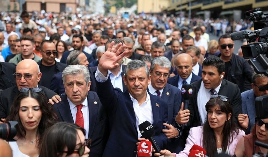 Özgür Özel liderliğindeki Yeni Parti'de A takımı kuruldu! İşte MYK listesi...