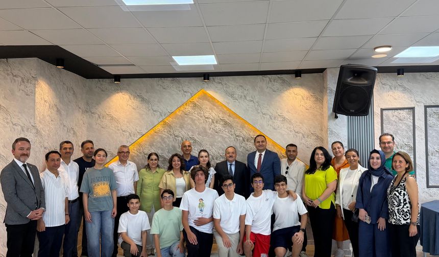 Seyhan’da LGS şampiyonları Adana Öğretmenevi’nde ağırlandı