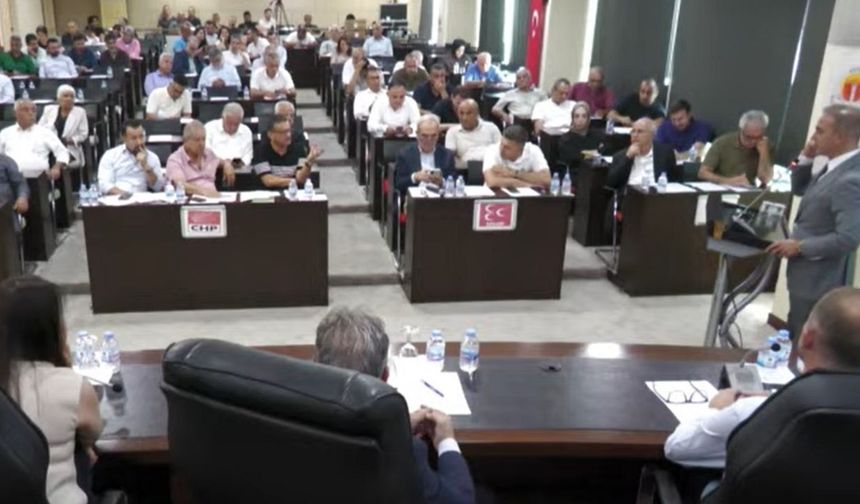 Adana Büyükşehir Meclisi’nde otobüs, çöp ve sinek sorunu gündemde