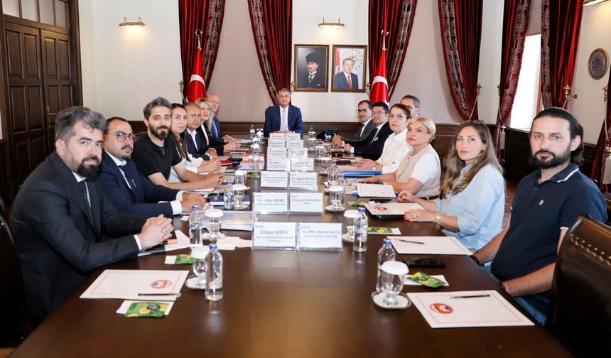 Adana Valisi Mustafa Yavuz'dan tarihi Tepebağ zirvesi