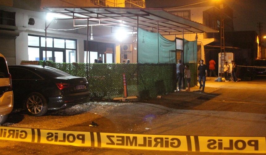 Adana'da kapüşonlu saldırgan kahvehaneyi taradı: 3 yaralı