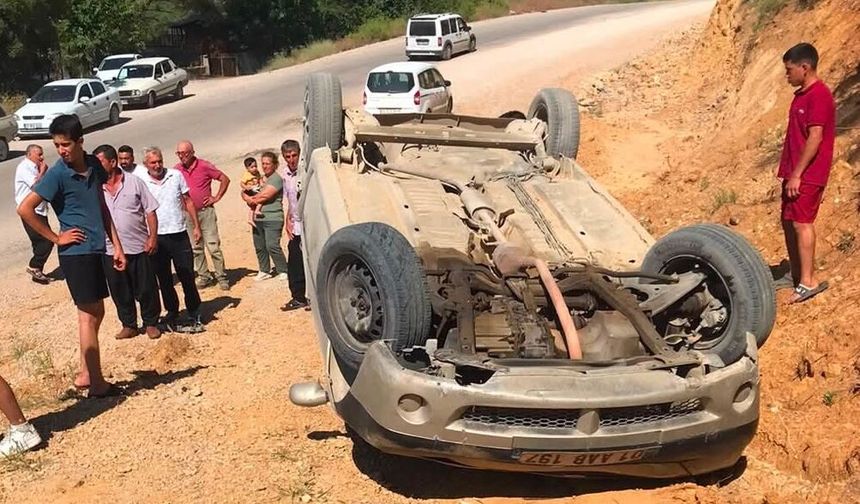 Adana'da otomobil devrildi: 1'i çocuk 6 kişi yaralandı
