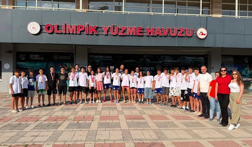 Adanalı yüzücüler Elazığ’da madalyaları topladı