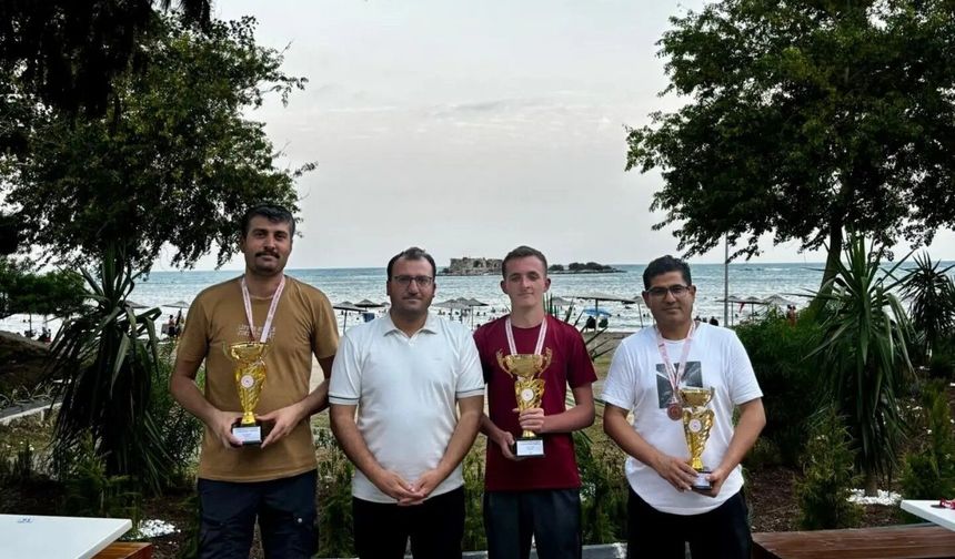 Caretta Carettaların gölgesinde hamle heyecanı: Yumurtalık'ta Satranç turnuvası!