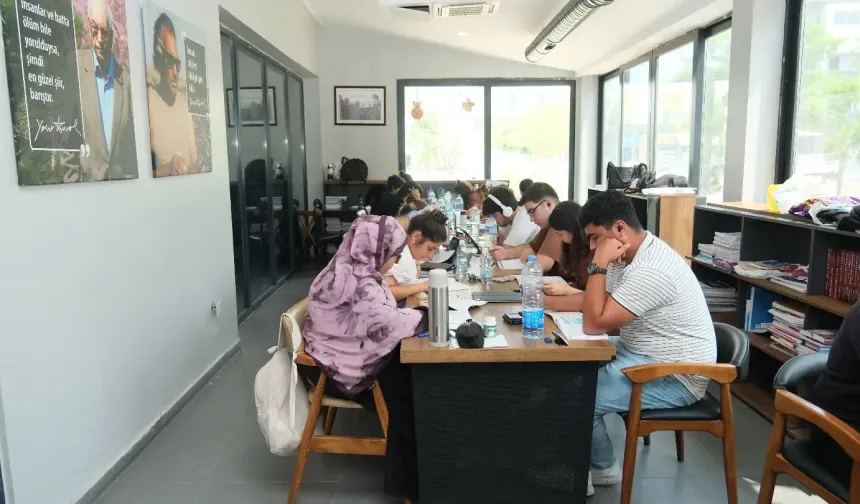 Ceyhan Belediyesi’nden gençlere sınavlara hazırlık için destek