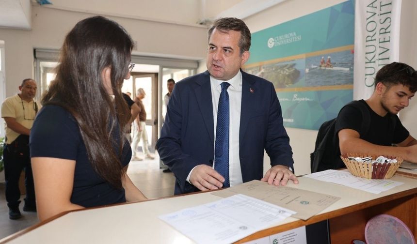 Çukurova Üniversitesinde ilk kayıt heyecanı: İlk öğrenci Ceren Kara oldu