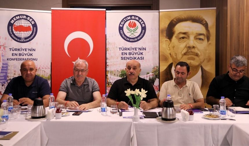 Eğitim-Bir-Sen Adana Şubesi 3. İstişare ve bilgilendirme toplantısını tamamladı