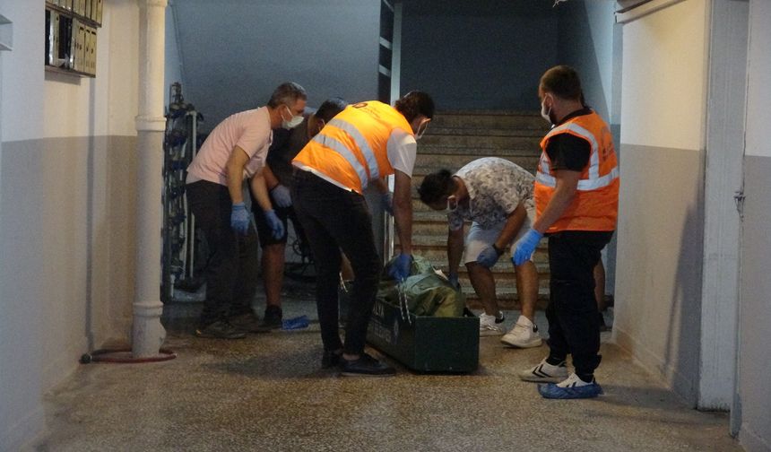 Gazetesini almayınca komşuları şüphelendi! Yaşlı adam evinde ölü bulundu
