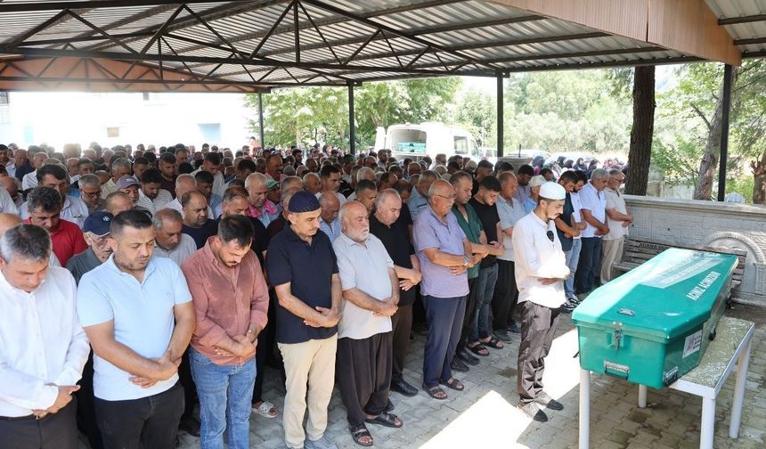 Göçükte hayatını kaybeden Bekir Çelik, Kozan’da toprağa verildi