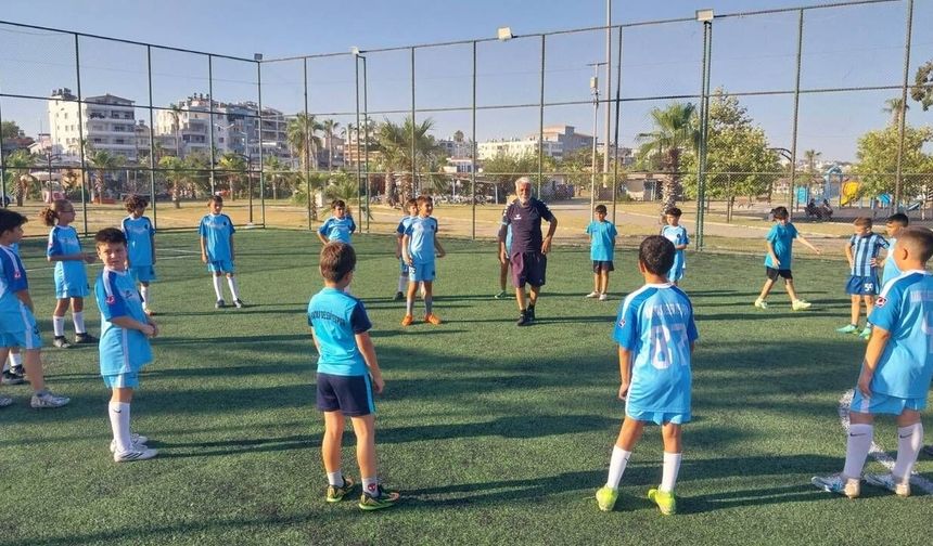 Hasan Şaş'ı keşfeden efsane hoca şimdi yeni yıldızlar yetiştiriyor!