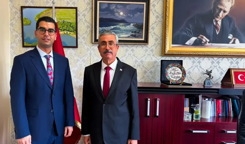Karataş’ta güç birliği: Yeni Kaymakam Ozan Onu’dan belediye’ye nezaket ziyareti