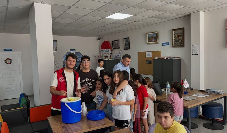 Kozan Gençlik Merkezi'nden yaz günlerinde serinleten ikram