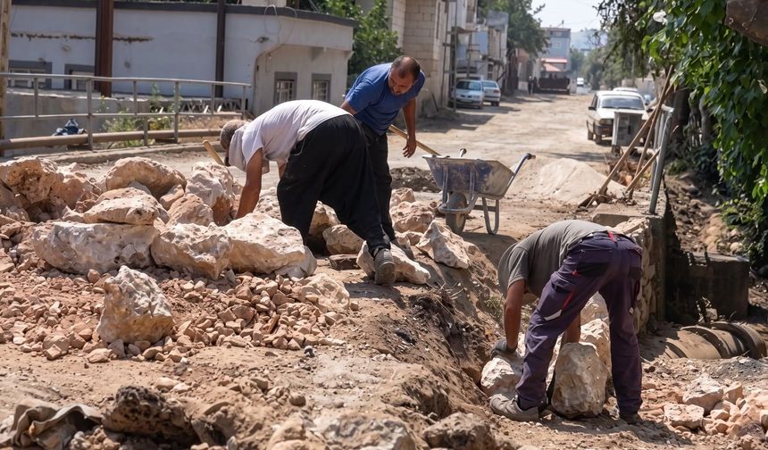 Kozan'da 11 mahallede yol seferberliği