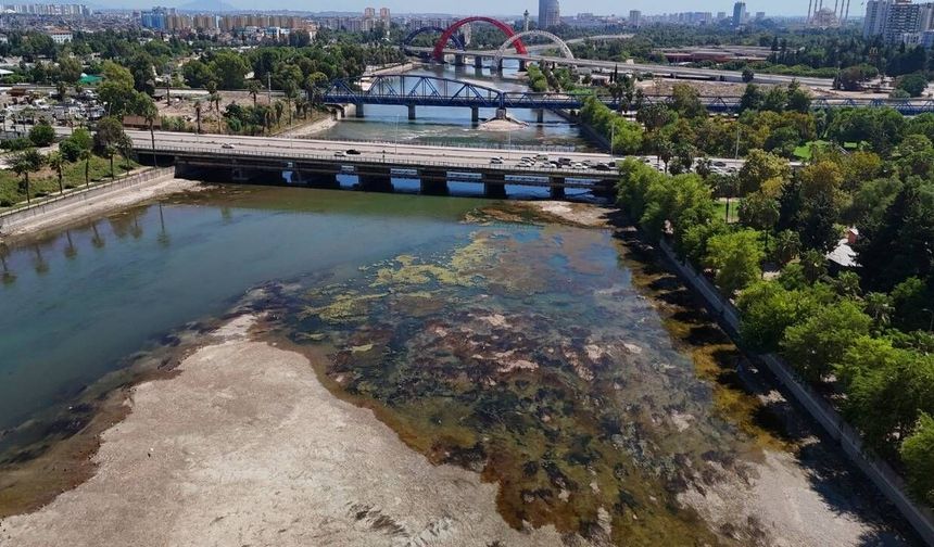 Seyhan Baraj Gölü kapakları kapanınca Seyhan Nehri'nde sular çekildi