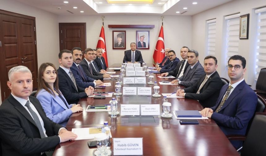 Vali Mustafa Yavuz kaymakamlarla Adana’nın ilçelerini görüştü