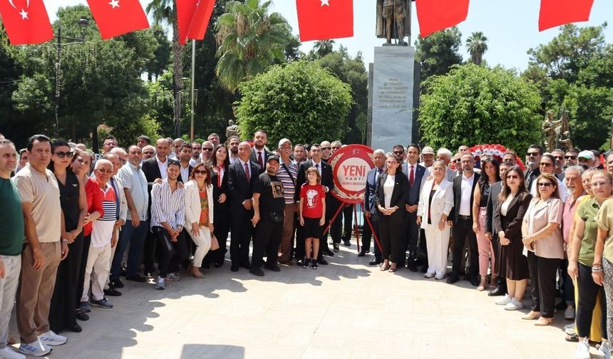 Yeni Parti Adana’dan 30 Ağustos’a özel çelenk töreni