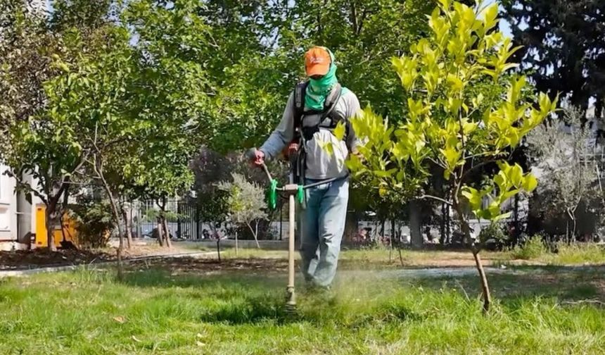 Yüreğir Belediyesi parklarda bakım çalışmalarını sürdürüyor