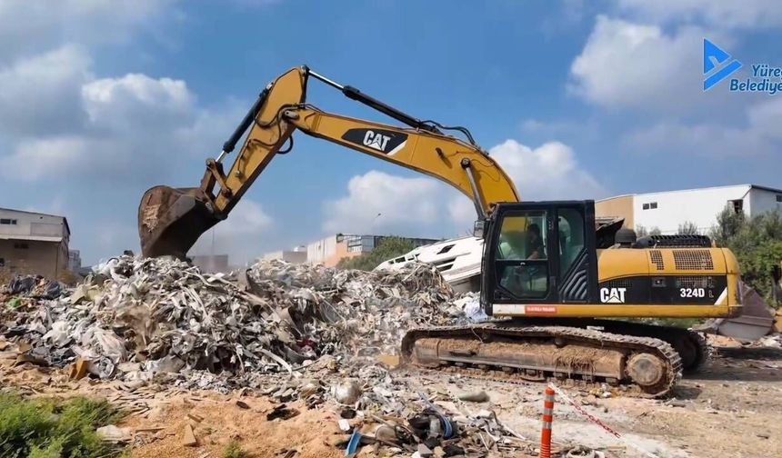 Yüreğir Belediyesi’nden Mobilyacılar Sitesi’nde temizlik seferberliği