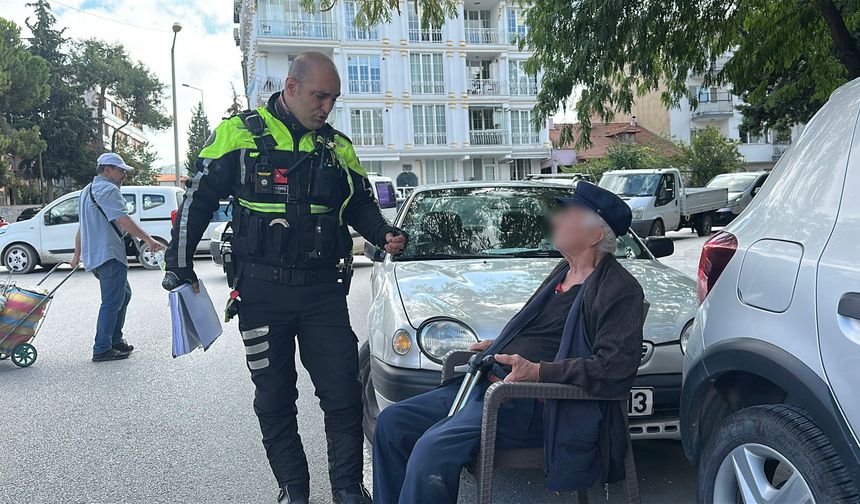 85 yaşındaki babası otomobille evden çıktı, kızı polisi aradı