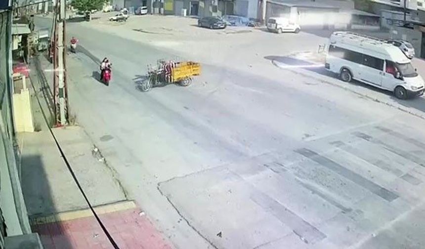 Adana’da ehliyetsiz sürücü anne ve çocukların motosikletine çarptı