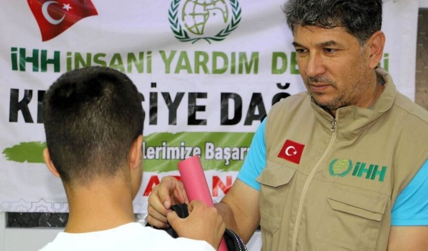 Adana İHH’dan 1.200 öğrenciye eğitim desteği